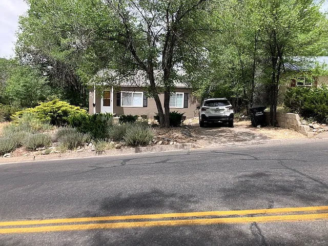 807 E 8th Ave — Photo 1