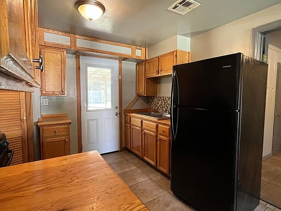 5th image of 4720 SE 25th St