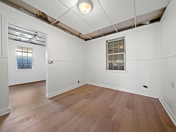 4th image of 1884 Will James Rd