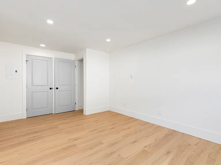 2116 NE 88th St #4 — Photo 2