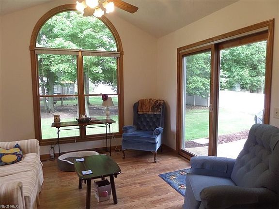 3rd image of 1277 Freeport Dr