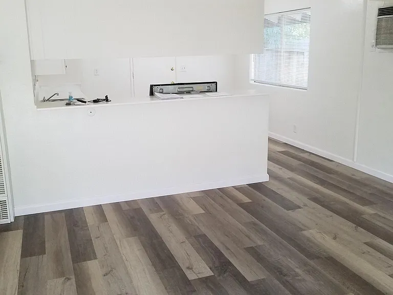 4092 Pine St — Photo 4