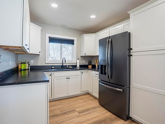 4th image of 3248 Pierce St