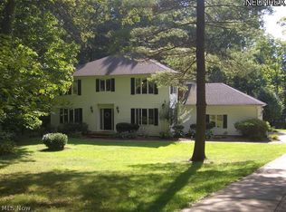 18756 Sharon Dr, Chagrin Falls, OH 44023