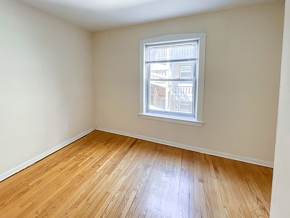 3rd image of 5036 1/2 N Wolcott Ave #3