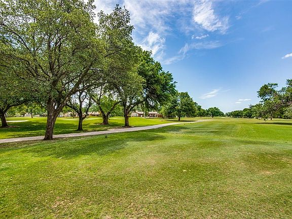 5th image of 3146 Pin Oak Ct
