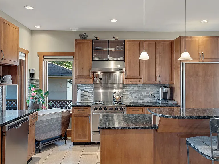 236 Dallas Rd — Photo 12