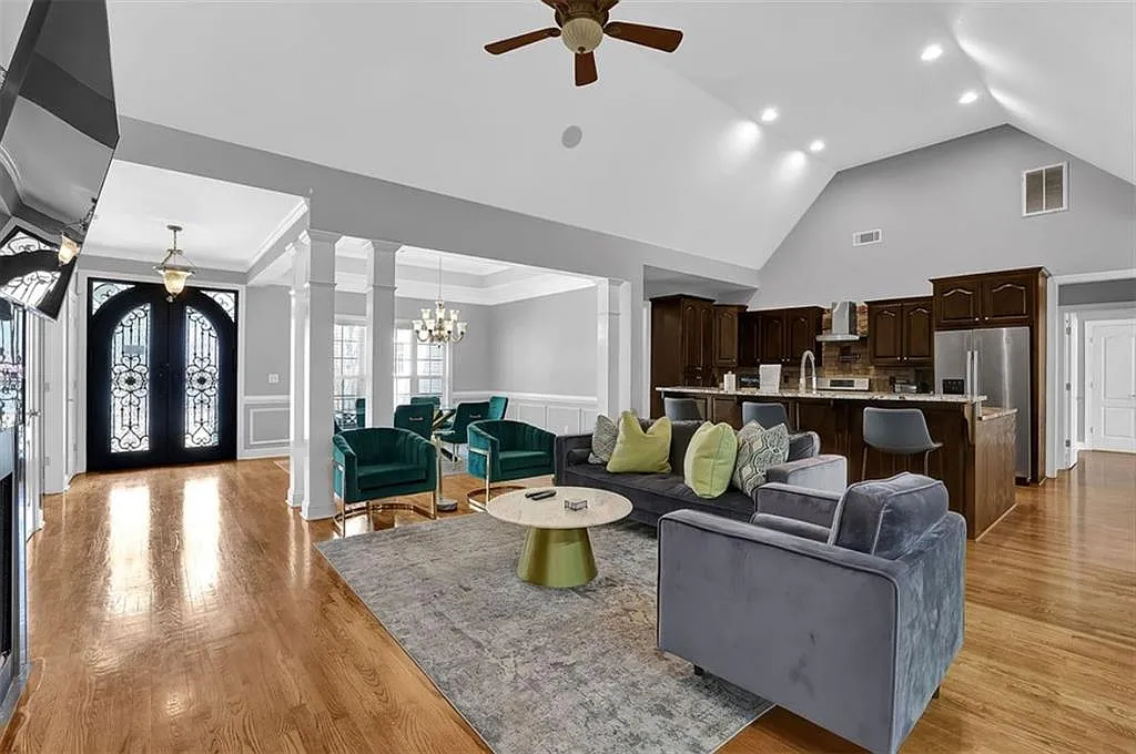 6 bed, 5.0 bath, 4995 sqft, $6,500 — Photo 4