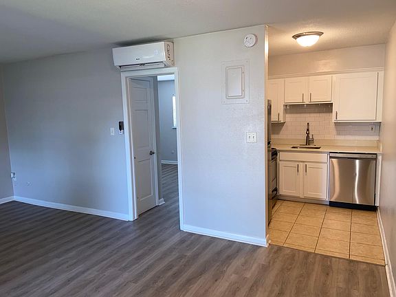 2nd image of 3112 W Horatio St Unit 46
