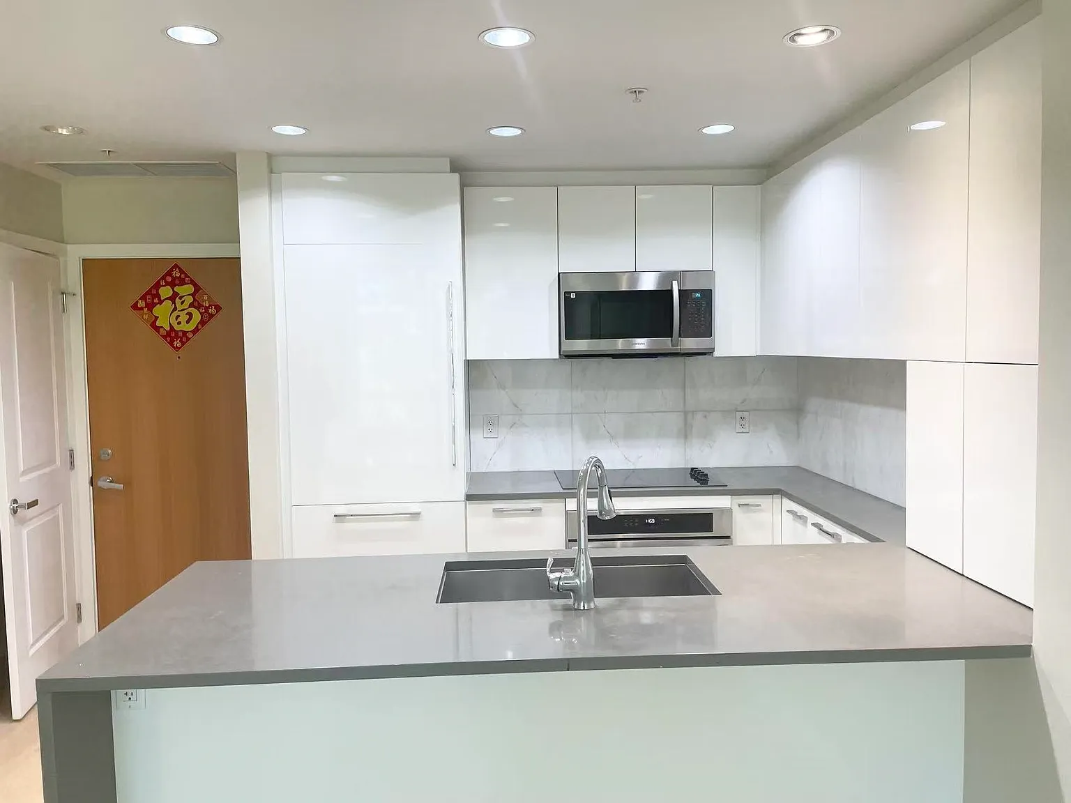 2 bed, 883 sqft, $3,600 — Photo 4