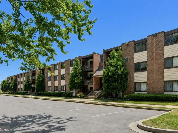 10725 W West Dr #303, Fairfax, VA 22030