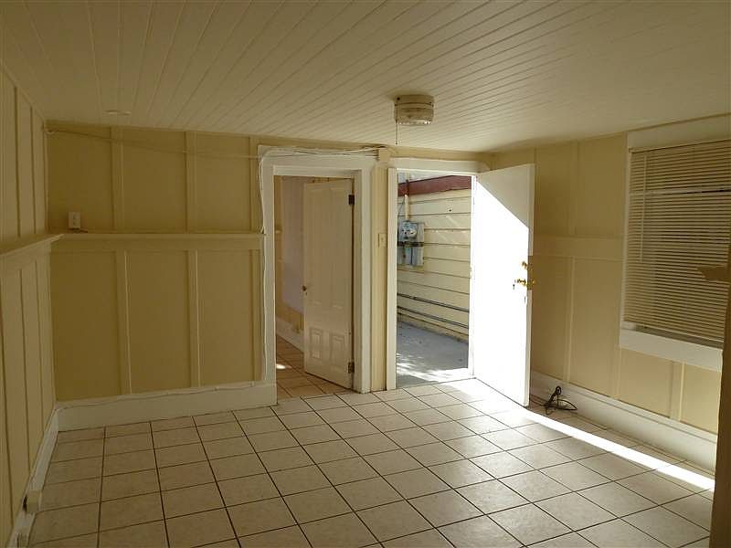 1st image of 941 Willow St