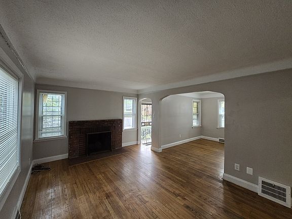 4th image of 15401 Eastwood St