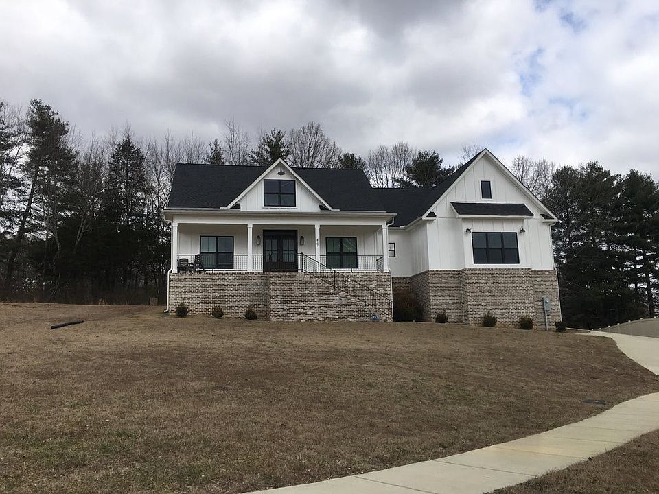 1st image of 427 Meadow Winds Cir NE