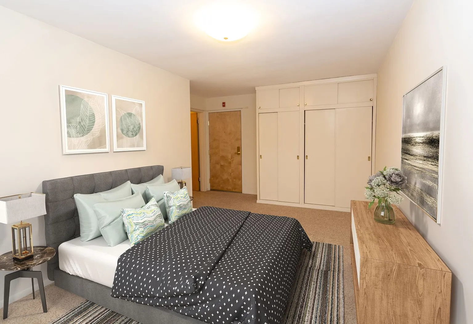 2920 Dean Parkway Apartments — Photo 4