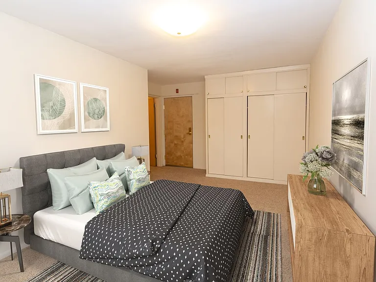 2920 Dean Parkway Apartments — Photo 4