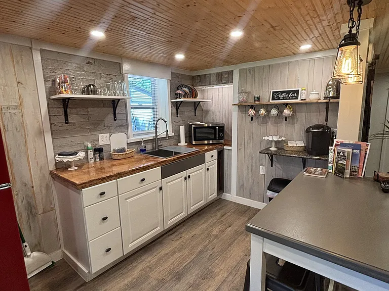 3048 Edgemont Dr — Photo 6
