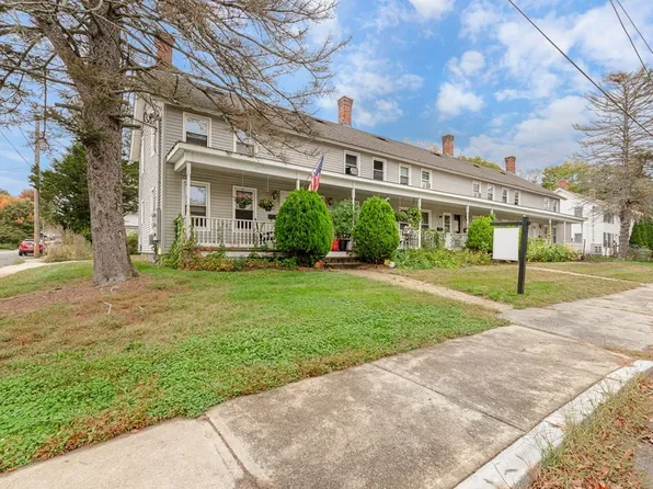 34 C St #34, Northbridge, MA 01534