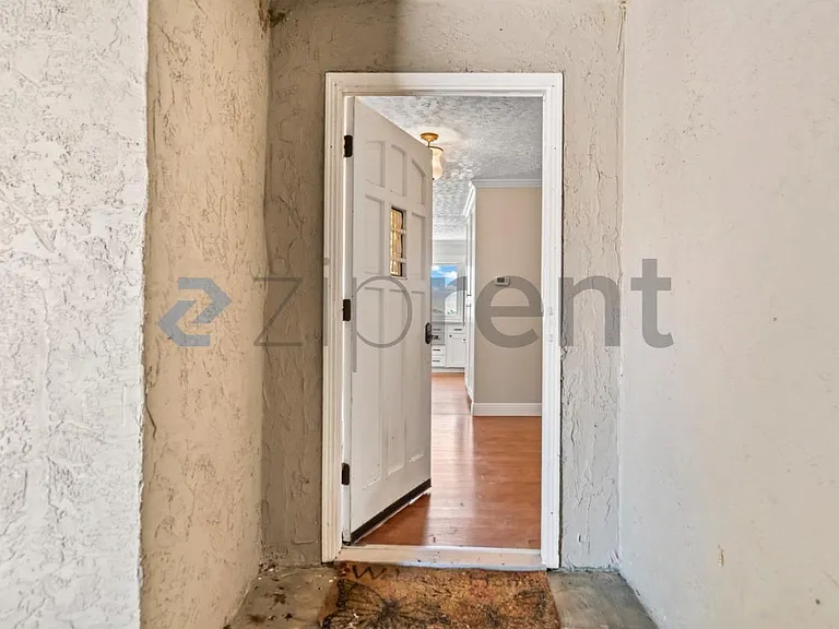 3966 Dyer Rd — Photo 9