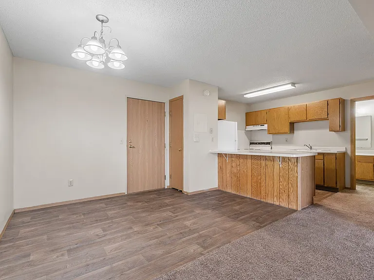 Wyndemere Apartments — Photo 37