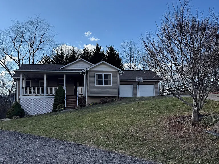 74 Lockes Way — Photo 1