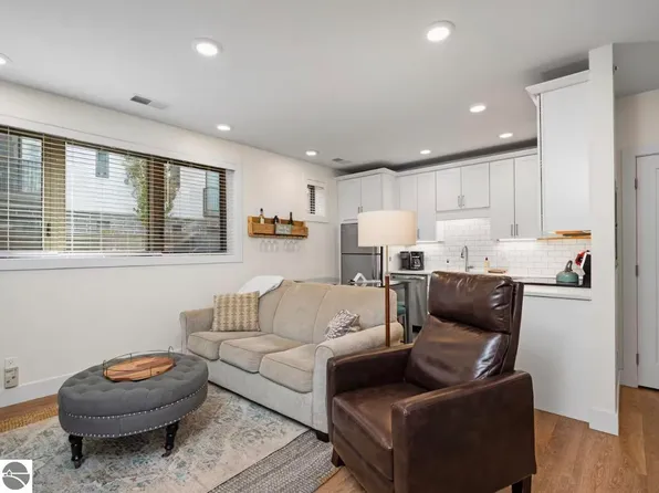 135 E 8th St Unit 3, Traverse City, MI 49684