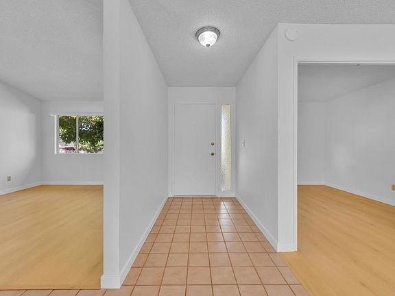 3rd image of 9931 Knollview Dr