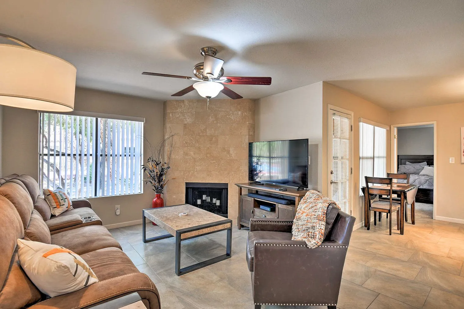 2 bed, 2.0 bath, 1044 sqft, $2,870 — Photo 2