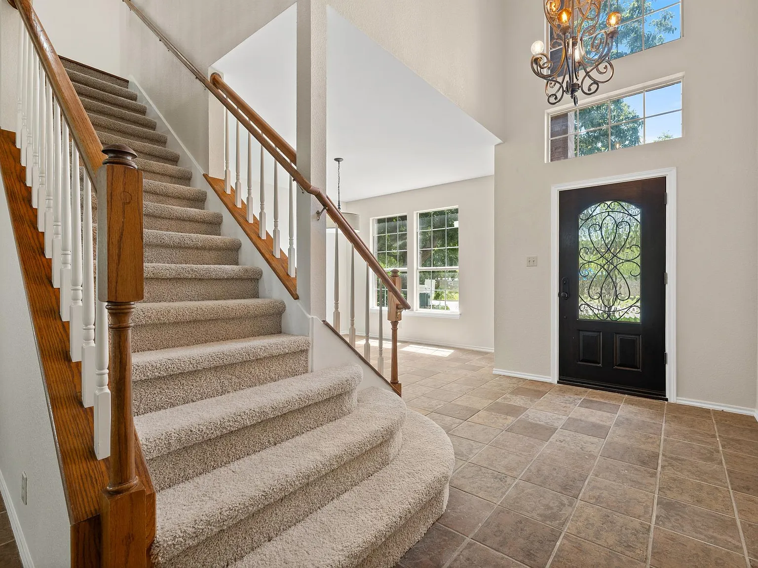 4 bed, 2.5 bath, 2684 sqft, $2,995 — Photo 4