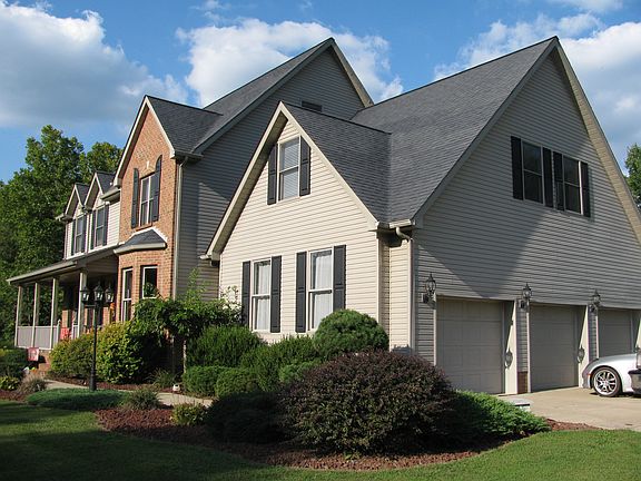 2nd image of 43 Dogwood Ln