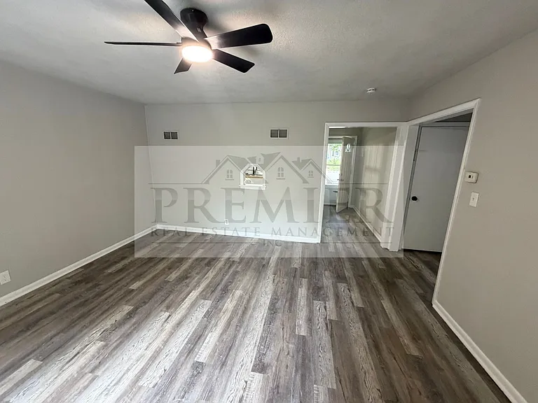 1316 N Main St unit A, Independence MO 64050// Ranch Style Duplex// 2 Beds 1 bath// Rent: $1200 D... — Photo 7