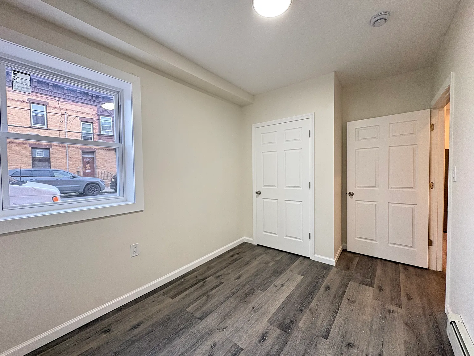 2 bed, 800 sqft, $2,300 — Photo 2