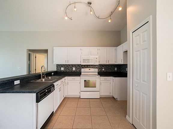 2nd image of 4736 Windwood Dr