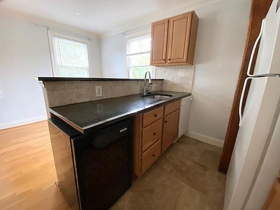 5th image of 619 N Monroe St APT 1