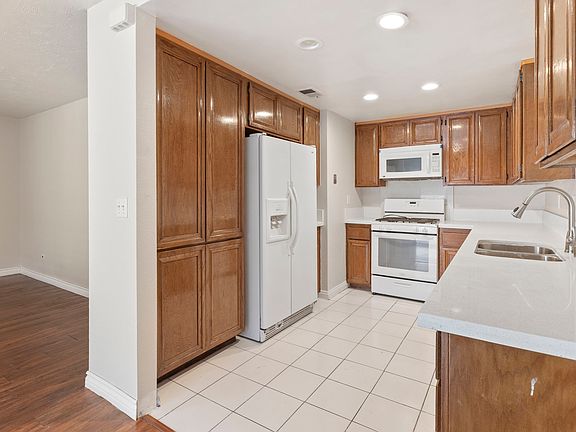 2nd image of 1063 Las Rosas Ct