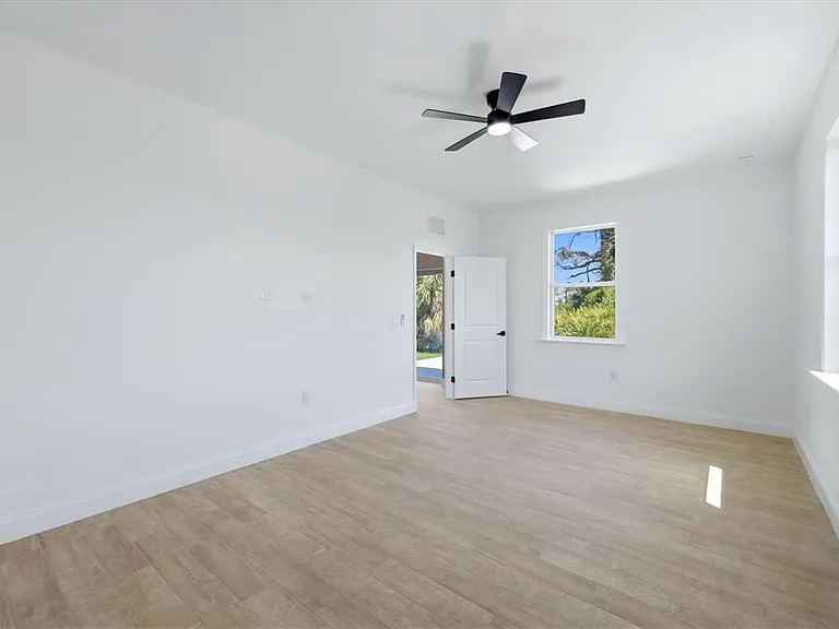 6 Bank Ct — Photo 16