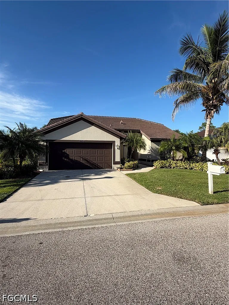 3 bed, 2.0 bath, 1426 sqft, $3,000 — Photo 1