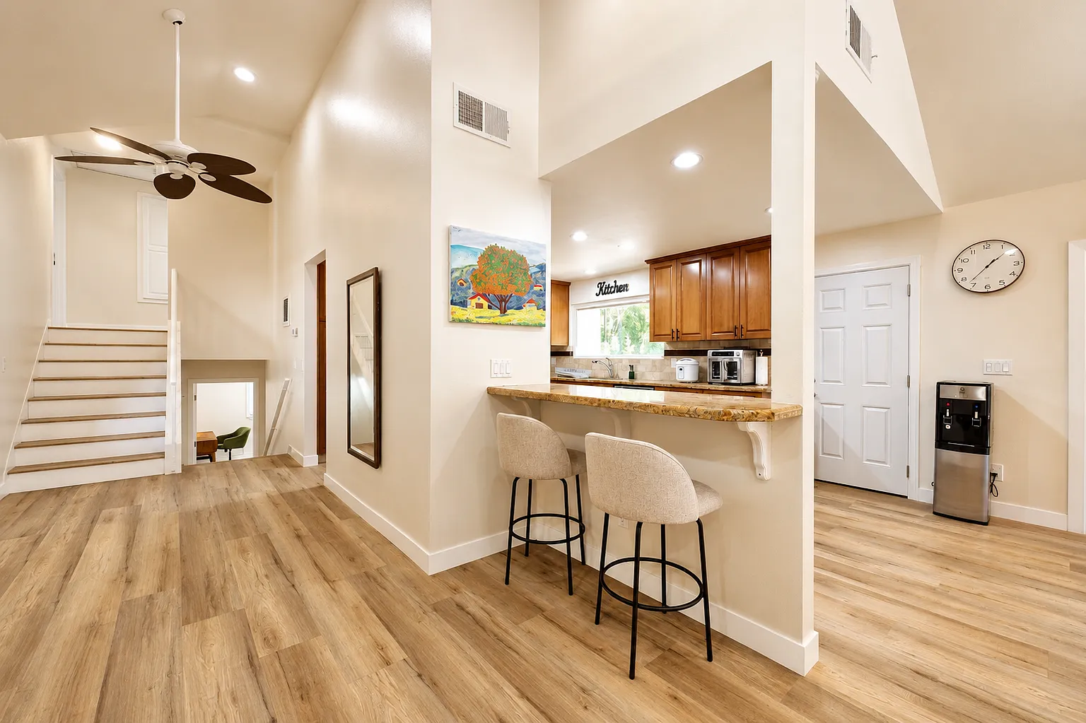 4 bed, 2232 sqft, $6,400 — Photo 4