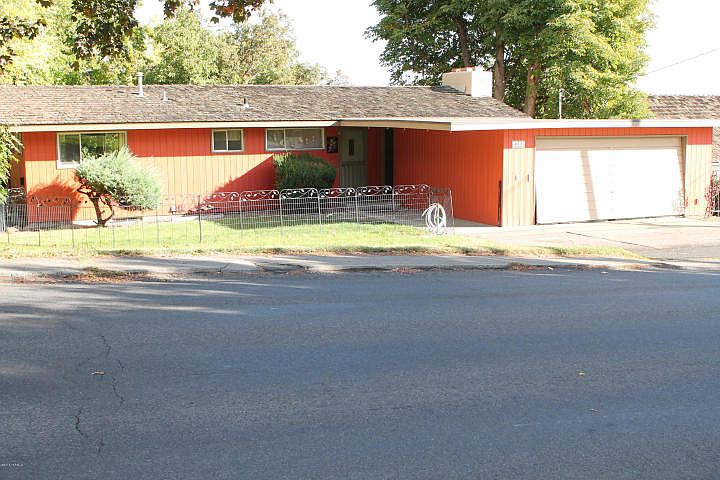 1st image of 617 S 32nd Ave
