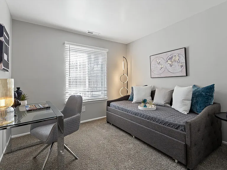 Newport Woods Apartments — Photo 6