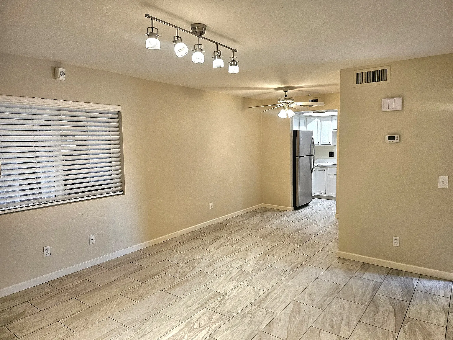 2 bed, 840 sqft, $1,295 — Photo 2