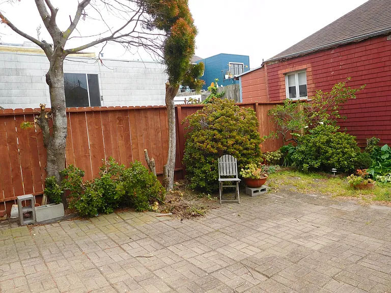 4131 Judah St — Photo 9