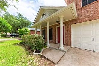 4th image of 805 Chiselpoint Cv