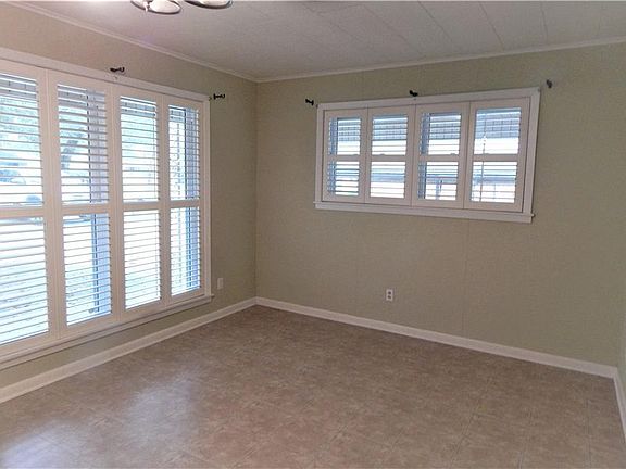 3rd image of 107 S Weir Ave