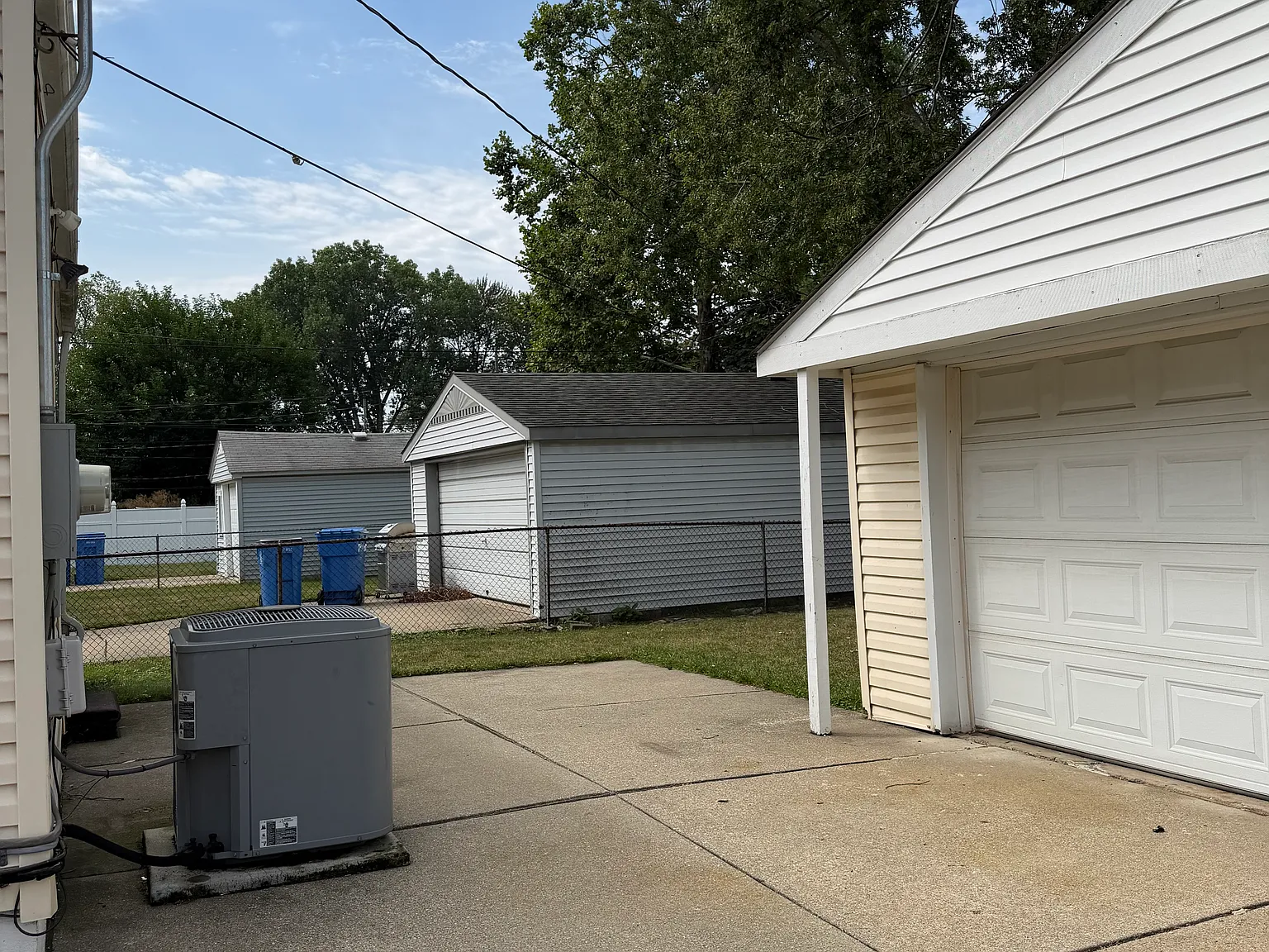 3 bed, 1010 sqft, $1,850 — Photo 2