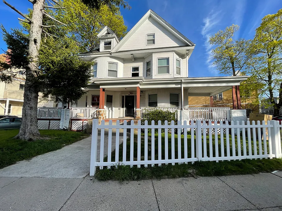 50 Bradshaw St