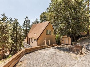 31075 Summit Dr, Running Springs Area, CA 92382