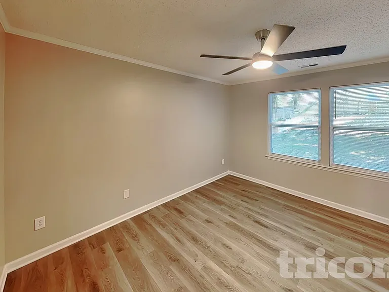 2104 David Earl Dr — Photo 8