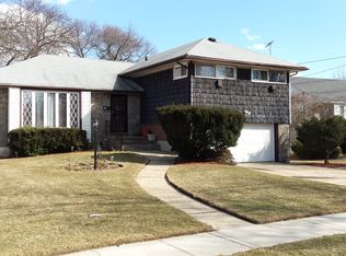 43 Primrose Ln, Roosevelt, NY 11575