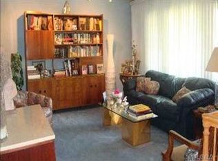 2940 Holiday Park Dr, Merrick, NY 11566